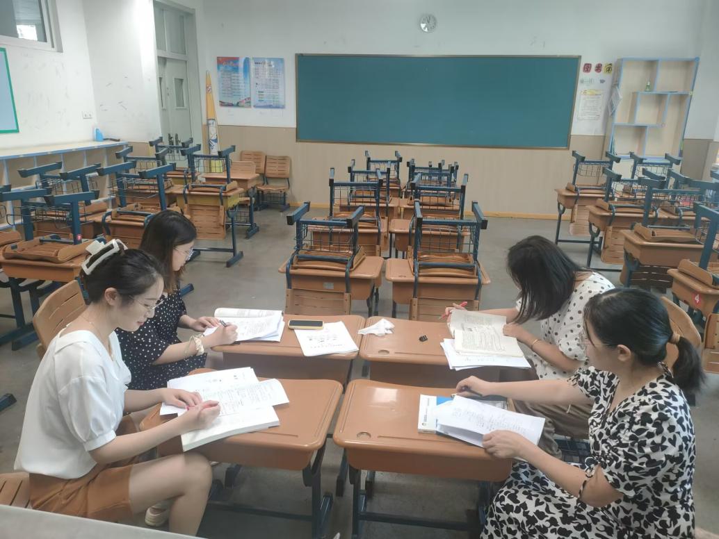 【丁香汉声·教学】期初数学组教研活动侧记_html_m2419051b.jpg