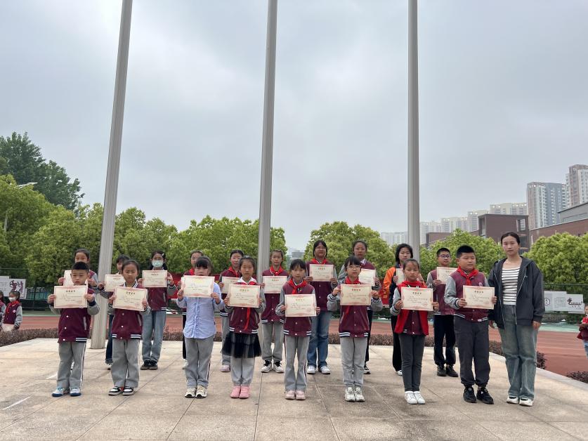 【丁香汉声·学生成长营】传承劳动美，劳动最光荣（黄玉婷）_html_m105ffe4c.jpg