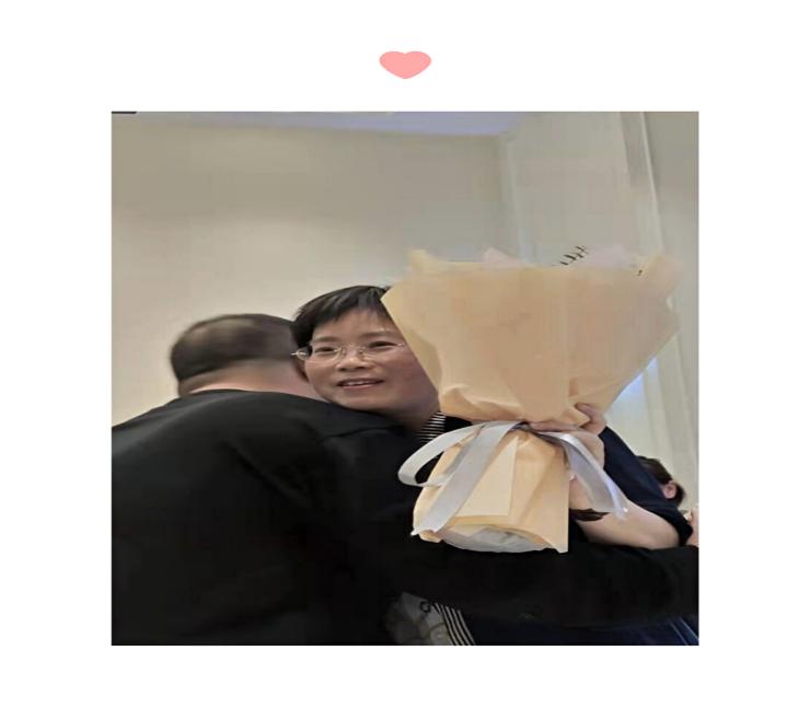 温馨欢送会，浓浓惜别情——南京市丁家庄小学李玉红老师退休欢送仪式报道_html_m74701fa3.jpg