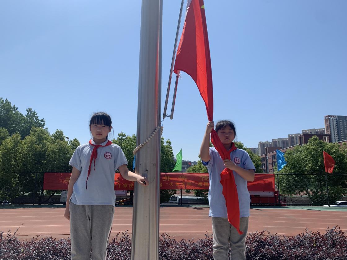 【丁香汉声 学生成长营】温馨五月，感恩母亲_html_cb44133.jpg