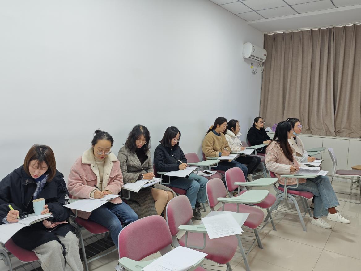 11.19高段校本教研报道（程娟）_html_m4b870325.jpg