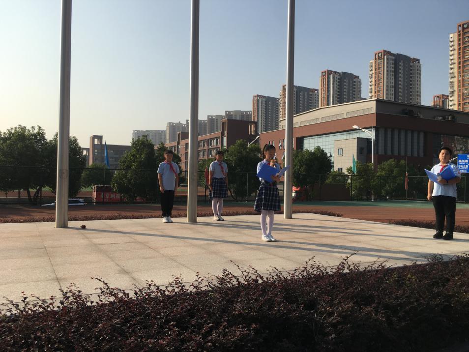 第五周升旗仪式报道_html_625a92cb.jpg
