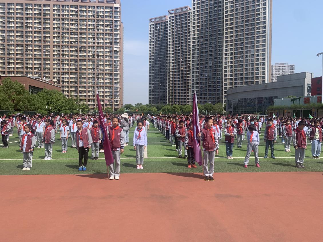 第十五周升旗仪式报道_html_3a51c013.jpg