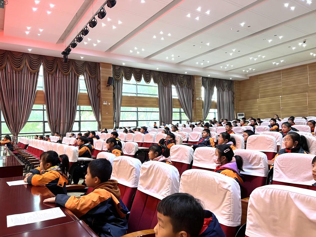 【丁香汉声·学生成长营】快乐学期  安全出行_html_6e9624d7.jpg