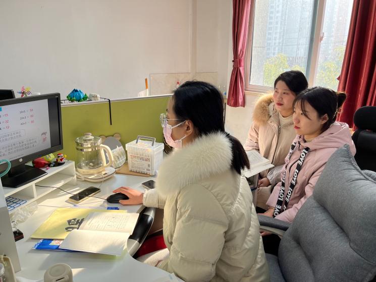 集体备课凝智慧 共同研讨促成长_html_6010b7c6.jpg