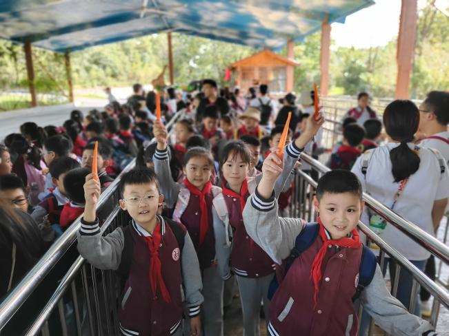 【丁香汉声 学生成长营】橙红橘绿秋意浓，知行合一迎金秋_html_m5c5f5b5e.jpg