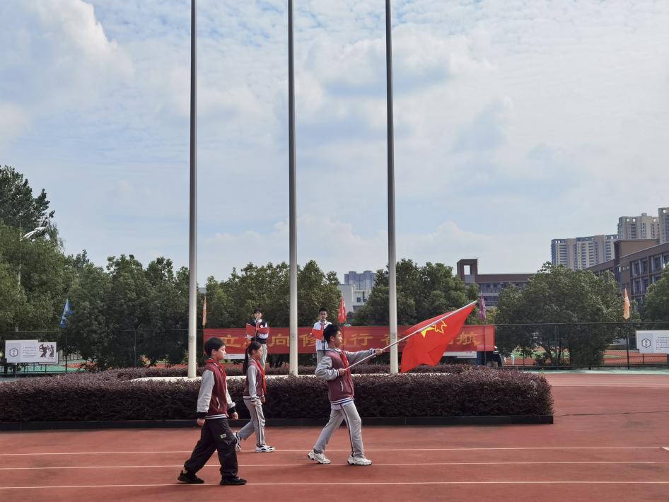 建队日系列报道_html_me1947d2.jpg