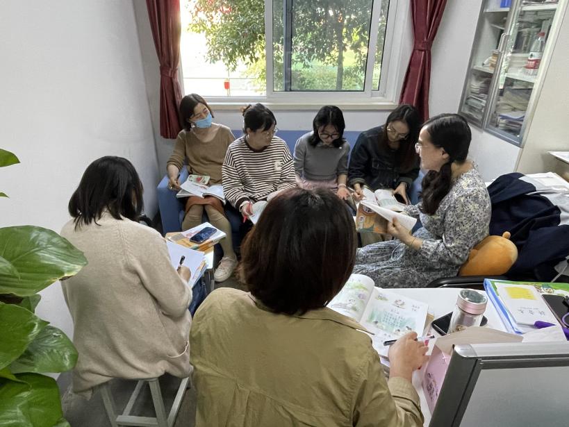 10.16语文组集体备课报道_html_2a79361b.jpg