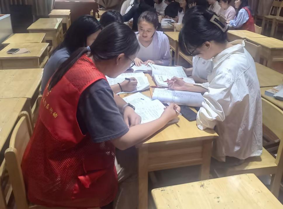 【丁香汉声】智慧碰撞凝共识，共谱期末复习篇_html_m1129b276.jpg