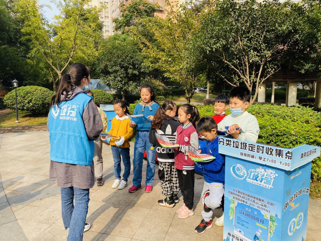 三（2）小分队“垃圾分类 青春助力 进社区“实践活动(1)_html_m1a56cef6.jpg