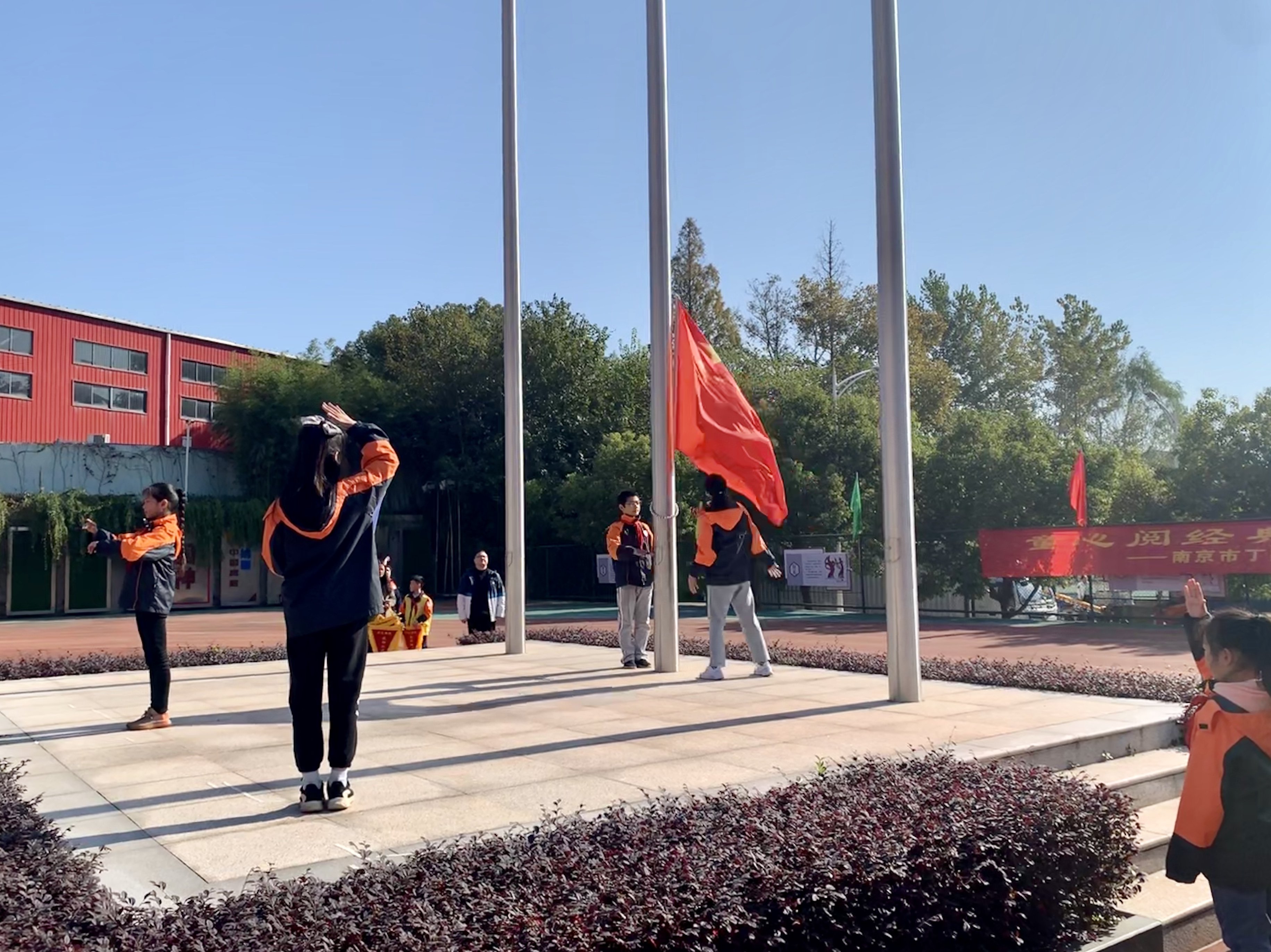 升旗仪式新闻稿11.15_html_m194ab43d.jpg