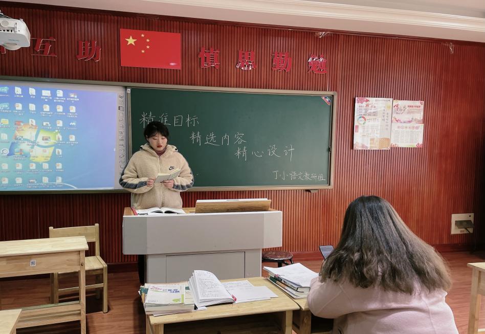 11.9语文组集体备课报道“教研花开,芬芳满怀”_html_1110561b.jpg