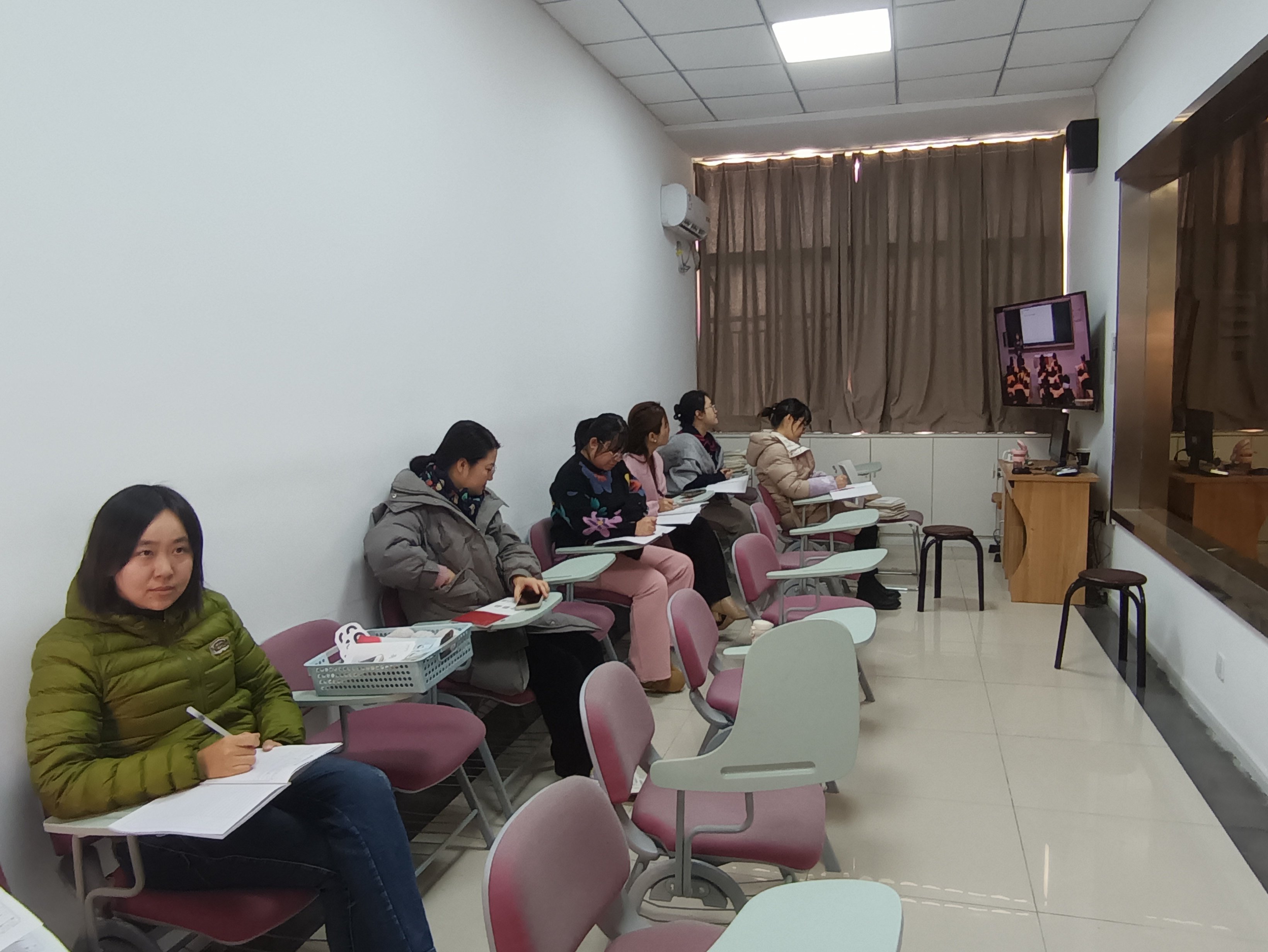 关注主题意义，渗透课堂教学_html_m58880c1f.jpg