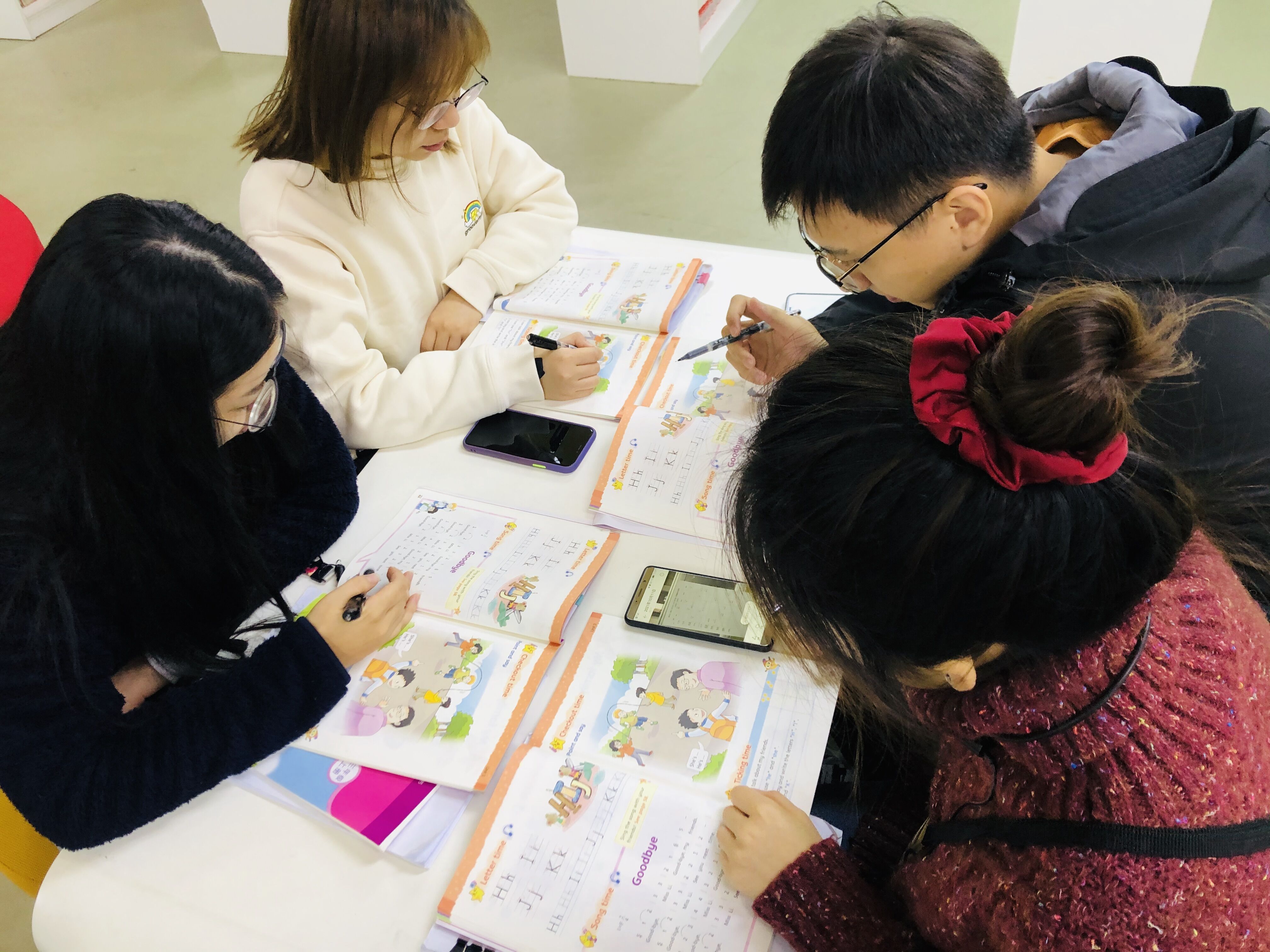 英语组备课新闻稿_html_bfb1be4.jpg