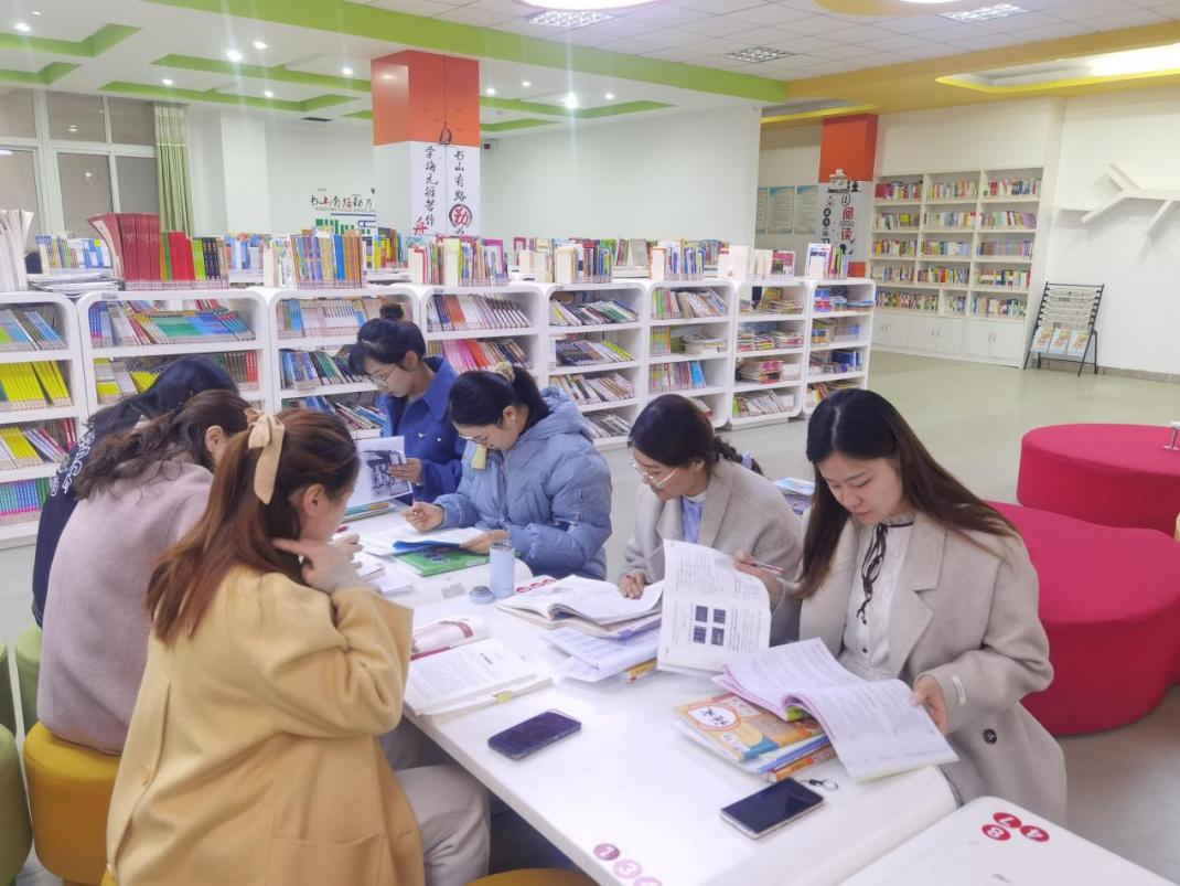 3.20集体备课报道——聚集体智慧，备精彩课堂_html_344d993c.jpg