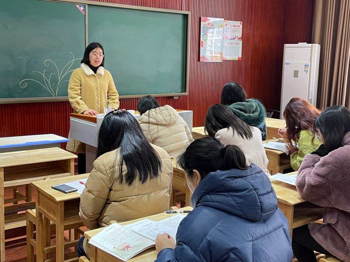 2.24丁小语文示范课活动侧记_html_m3a919d76.jpg