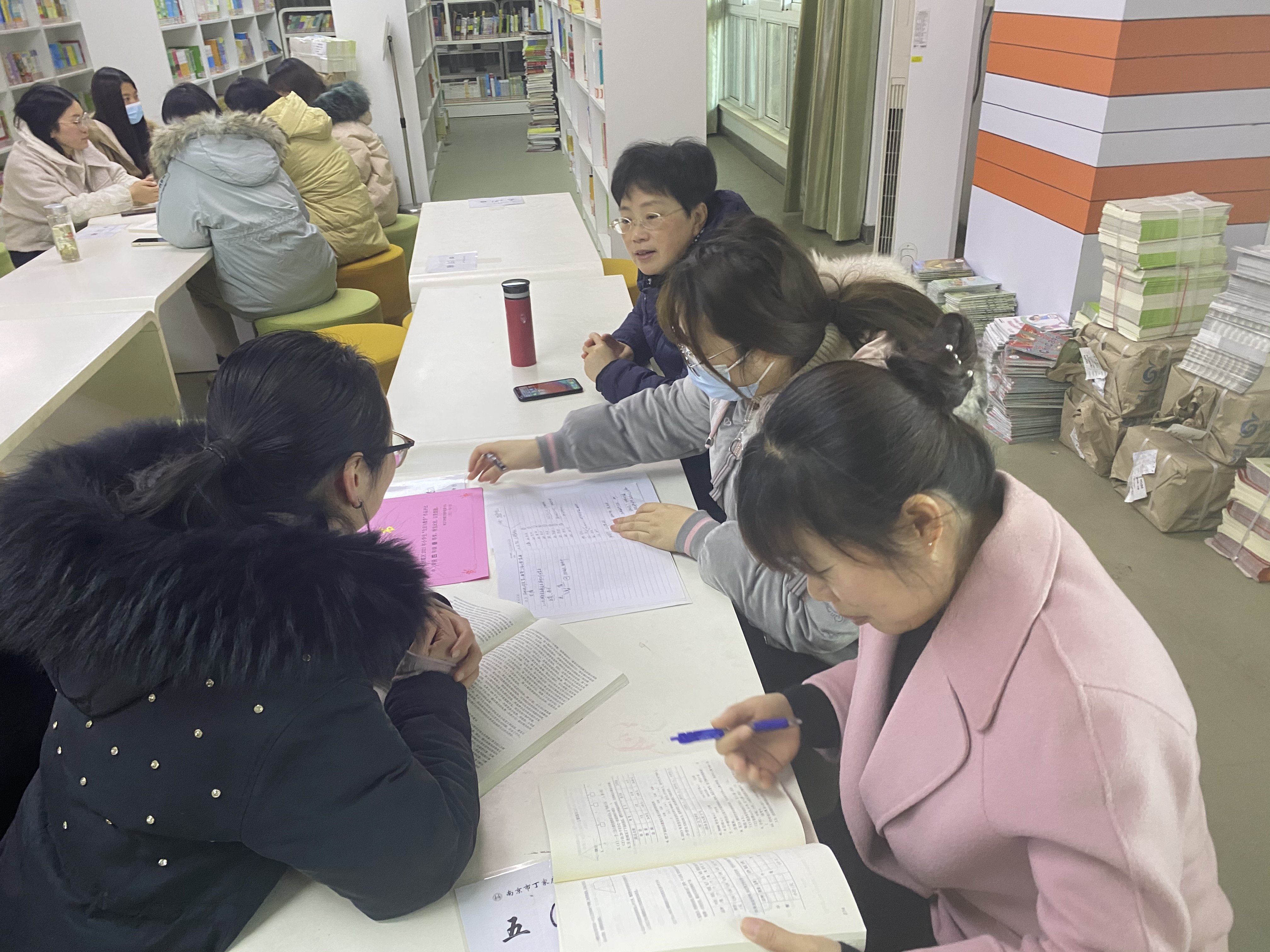 12.27五六年级学具制作活动报道（杨婷钰）_html_m5db7f323.jpg