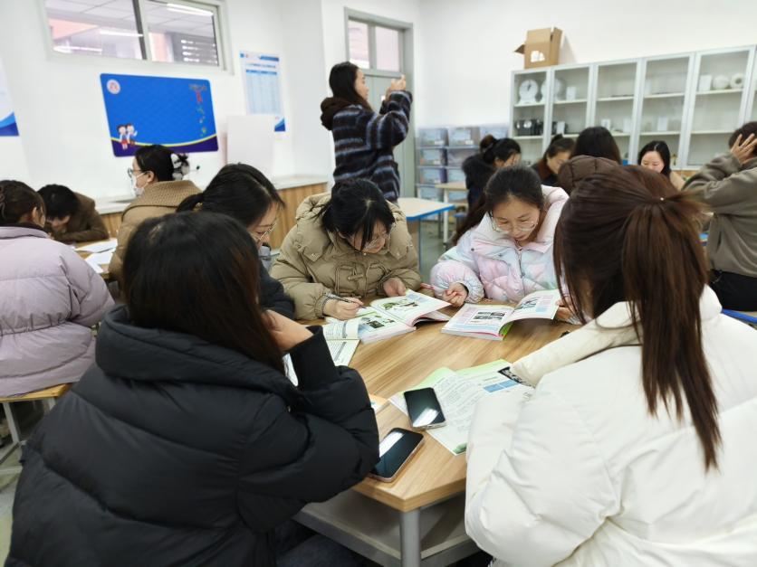 凝心聚力 奋力前行_html_m4b290012.jpg