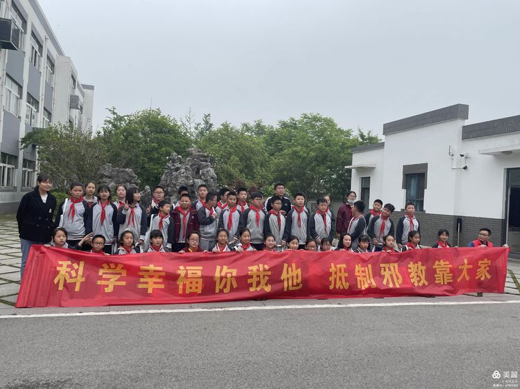 法治宣传进校园 安全教育促成长_html_m236c992c.jpg
