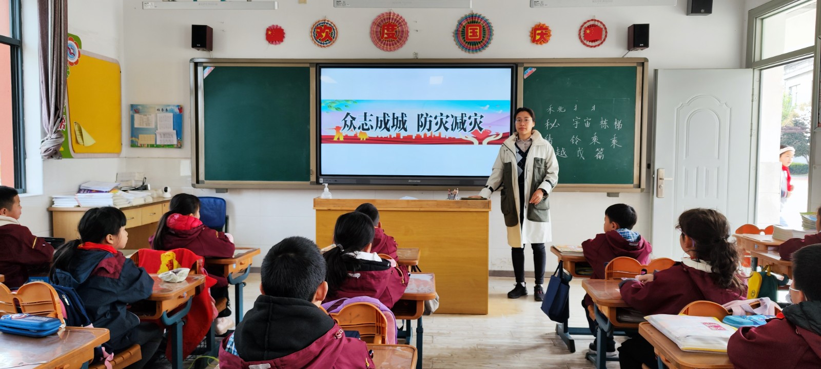 应急有方   临“震”不慌 ——八卦洲中桥小学开展防震防踩踏应急演练活动