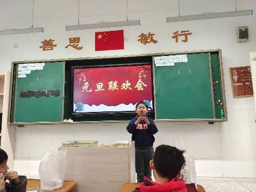 班级联欢会_html_mbd1d1ec.jpg