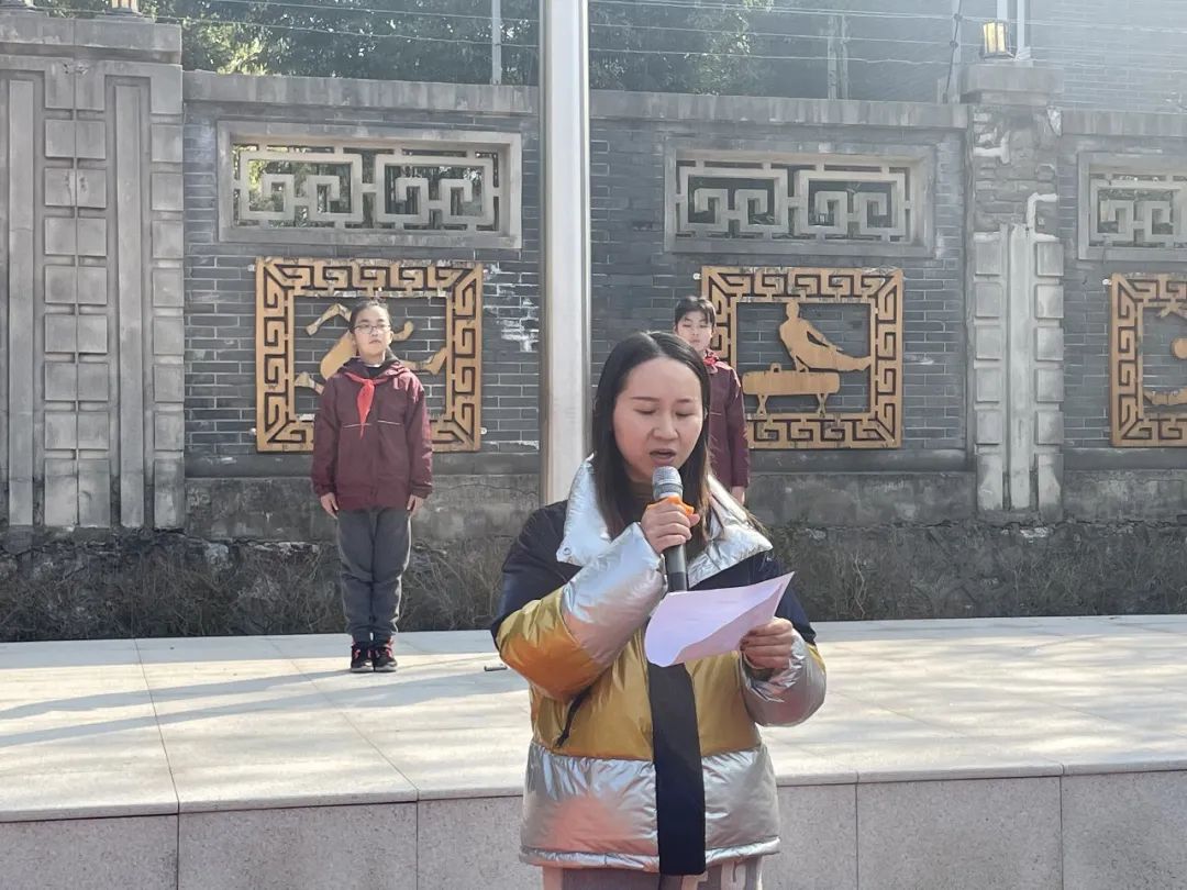 国旗下讲话_html_m44f8de8f.jpg