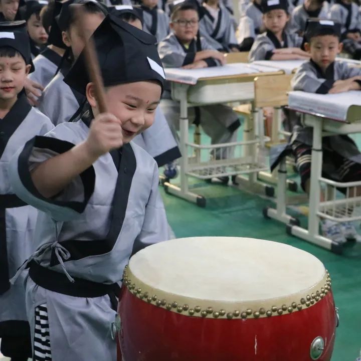 入学仪式_html_5bd3deca.jpg