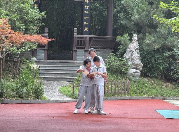 2024.06.26共忆来时路，永踏新征程——记紫金小学2018级六年级毕业典礼_html_m54894b08.jpg