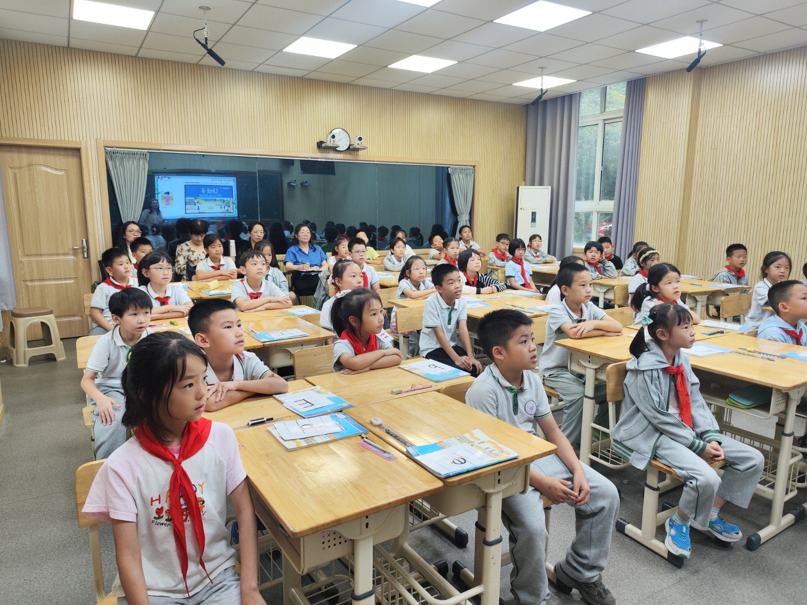 【书院紫金】聚焦课堂促成长，专业引领明方向 —— 栖霞区英语研训员入校指导教学活动