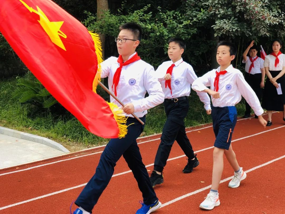 【书院紫金】喜迎二十大  争做好队员——紫金小学一年级新队员入队仪式
