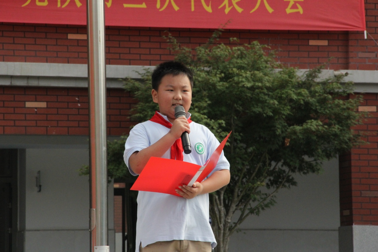 6.8升旗仪式新闻稿_html_m61bd8ab8.jpg