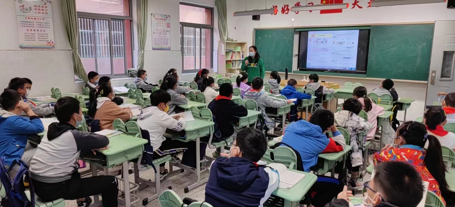10.20迈小恢复正常上课_html_m6a74af0f.jpg