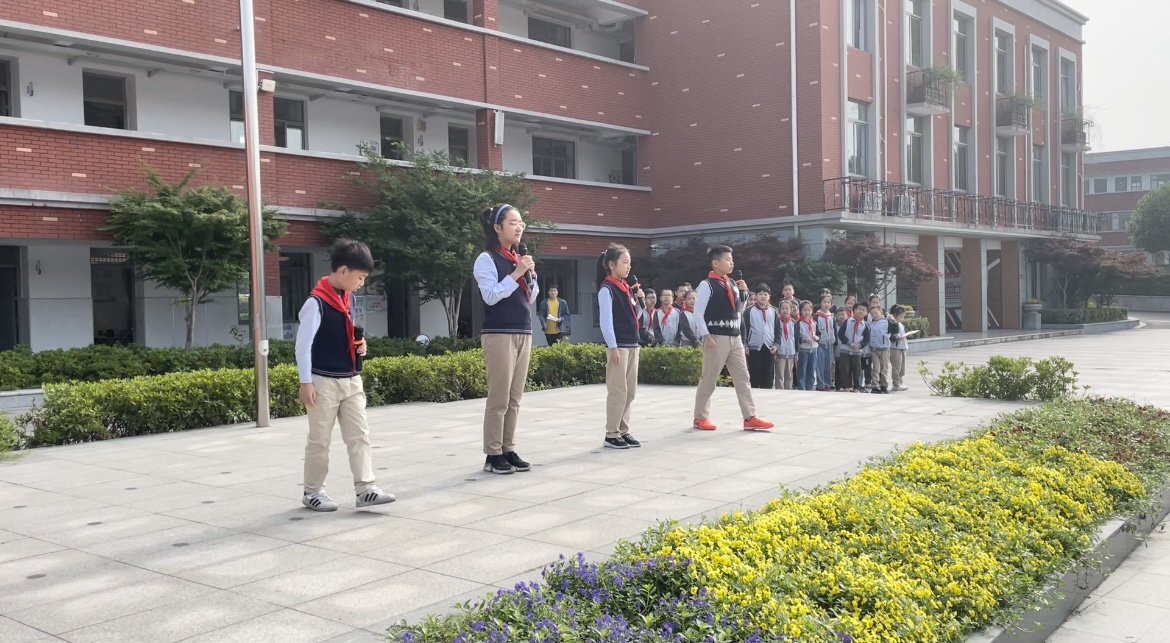 四3升旗仪式报道 关注健康,科学膳食_html_m189d69e9.jpg