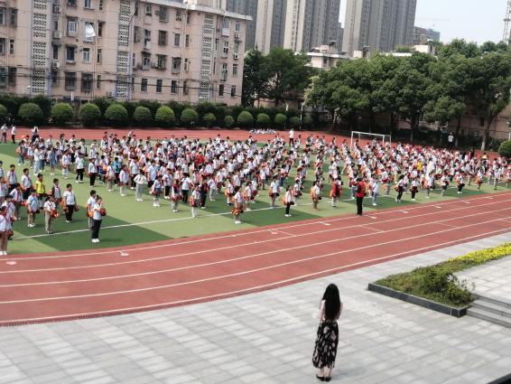 爱眼日报道_html_m5451bff.jpg