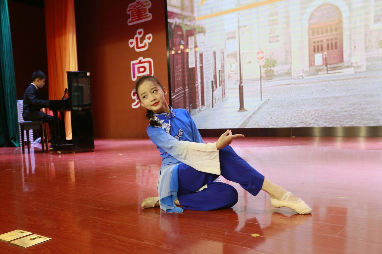 童心向党 快乐成长——迈小庆_html_m276a0af4.jpg