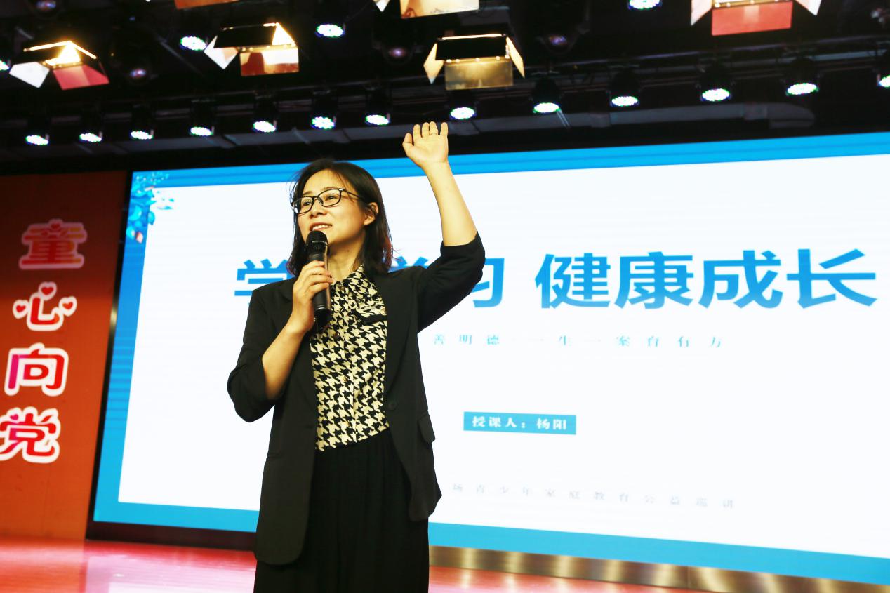 童心向党 快乐成长——迈小庆_html_79b9e20d.jpg
