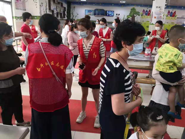 三尺讲台育桃李,抗疫路上勇担当_html_4f3582fd.png