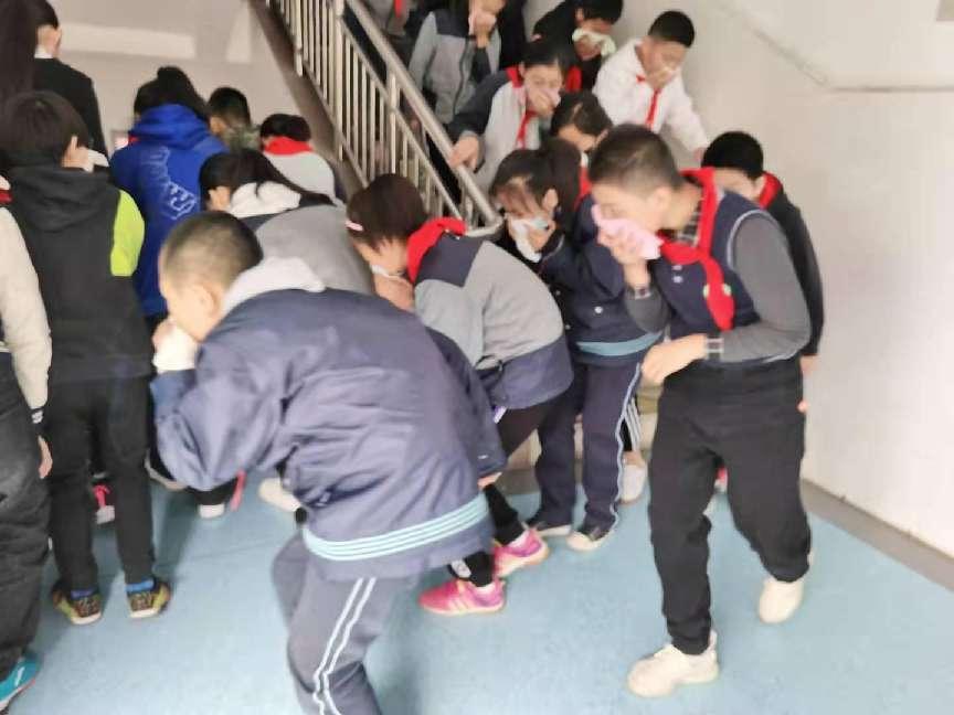 21.10.22消防演练报道_html_3b6a7ef8.jpg