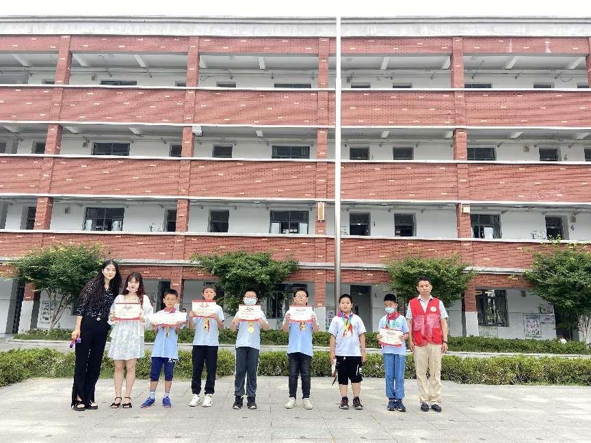 迈小第七届校长杯足球班级联赛颁奖报道_html_m1e30fecd.jpg