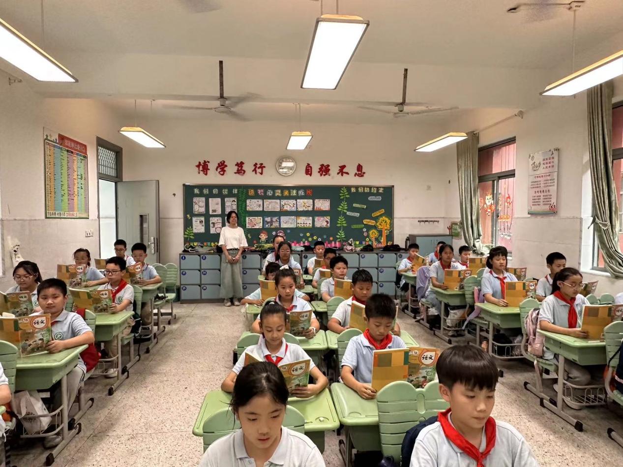 推普周活动报道2_html_4444cdaa.jpg