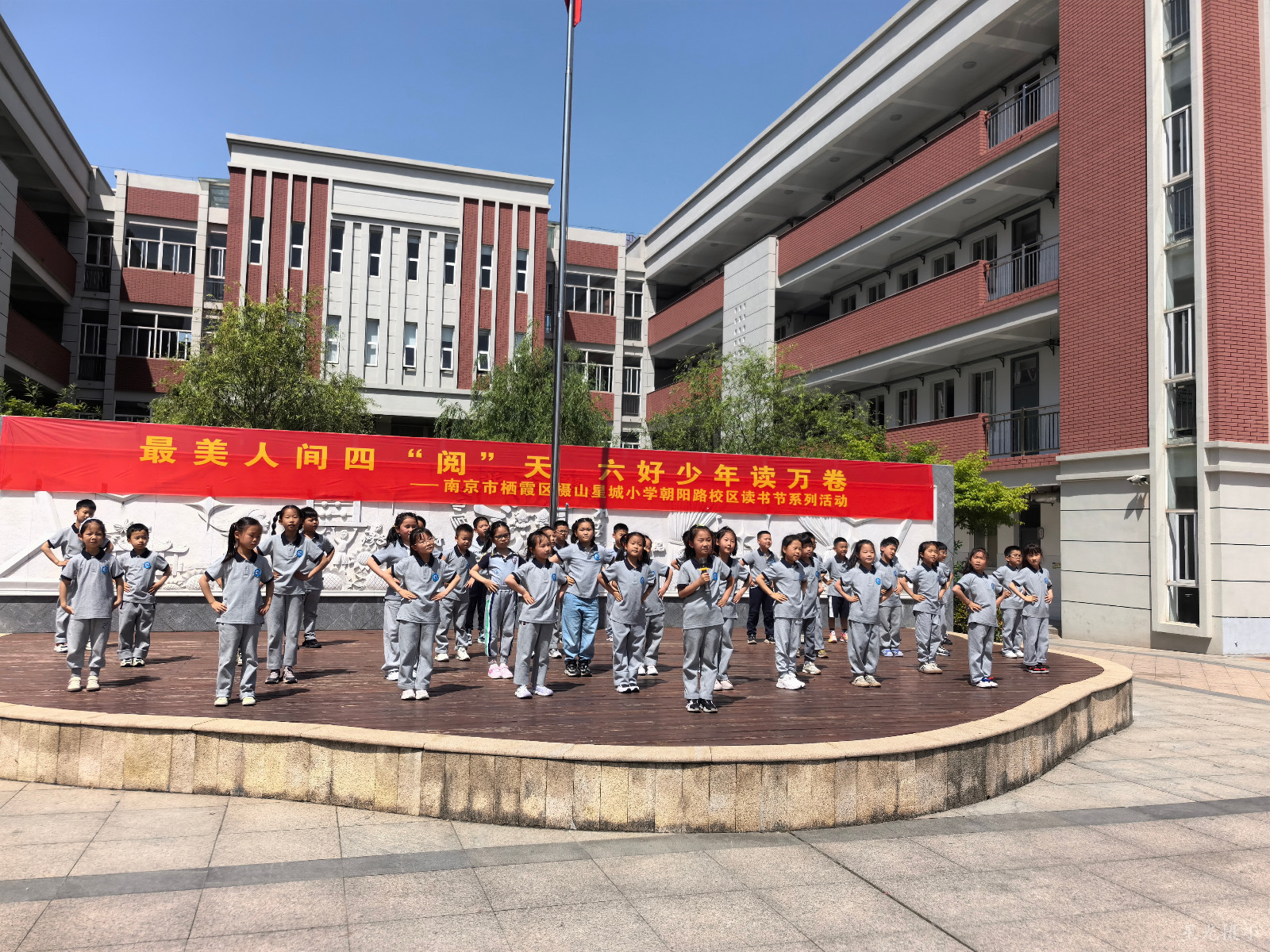 图二 节目表演.jpg
