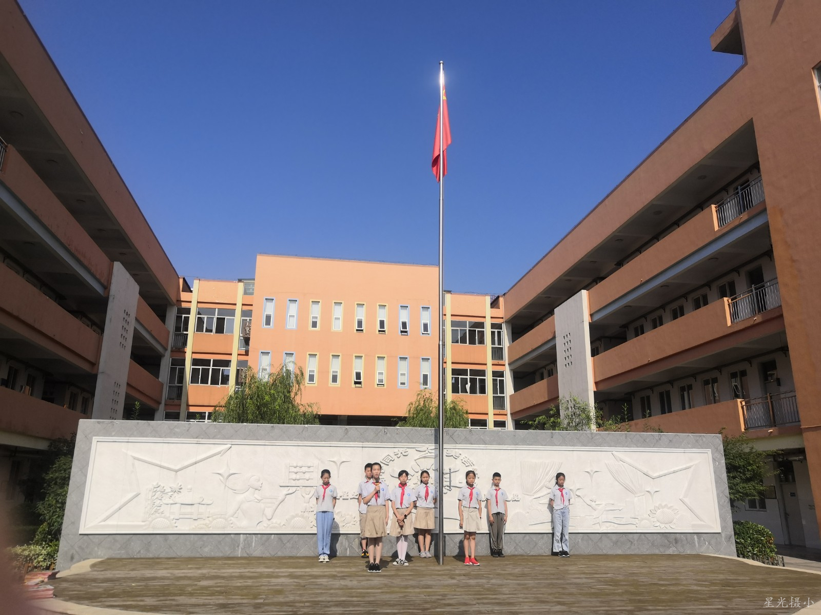 国旗下讲话.jpg