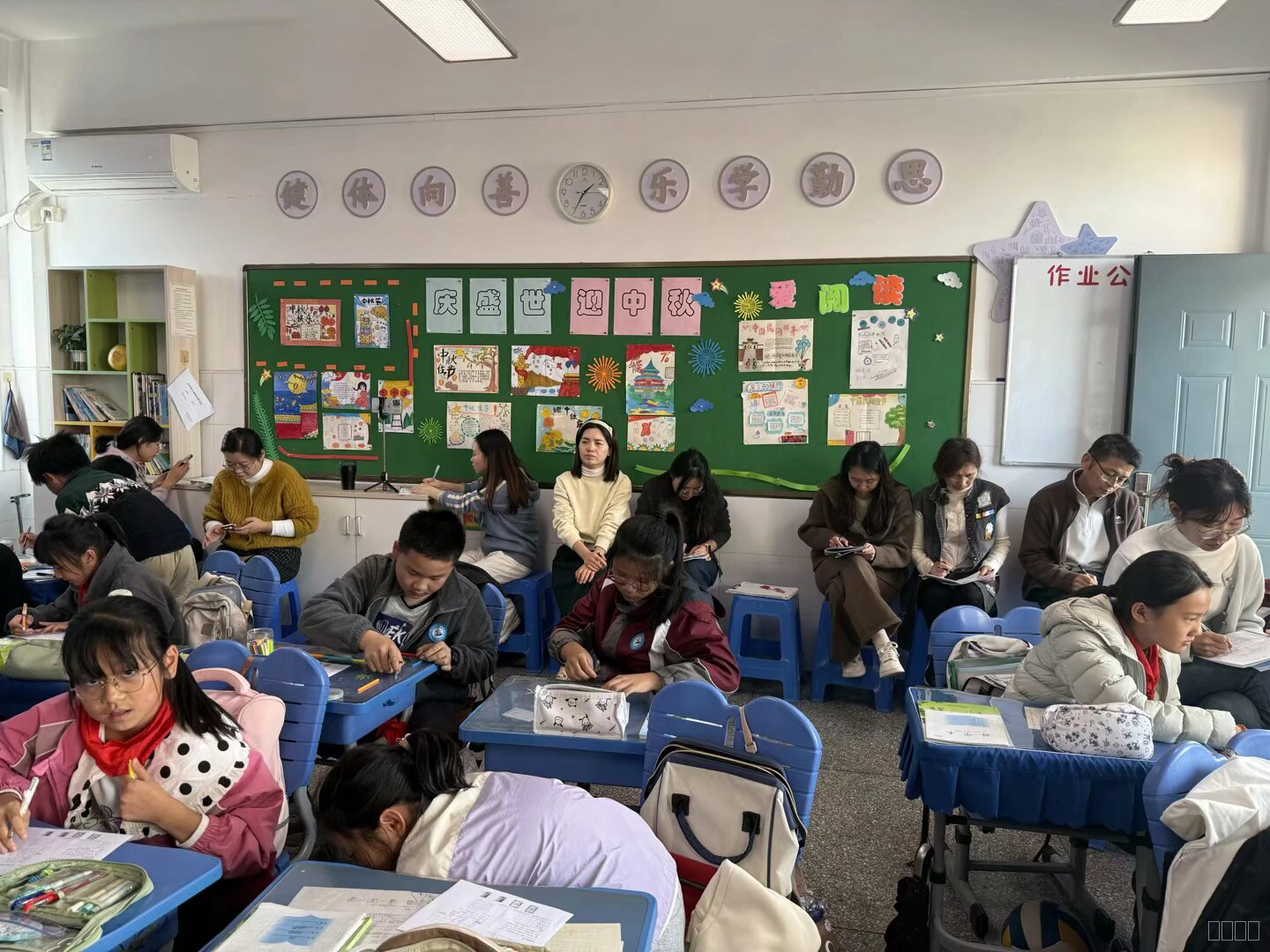 第一节听课.JPG 第一节听课.JPG