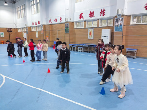 【星光摄小】（一月一赛）“小篮球，大梦想”------摄山星城小学天佐路校区开展拍球比多比赛