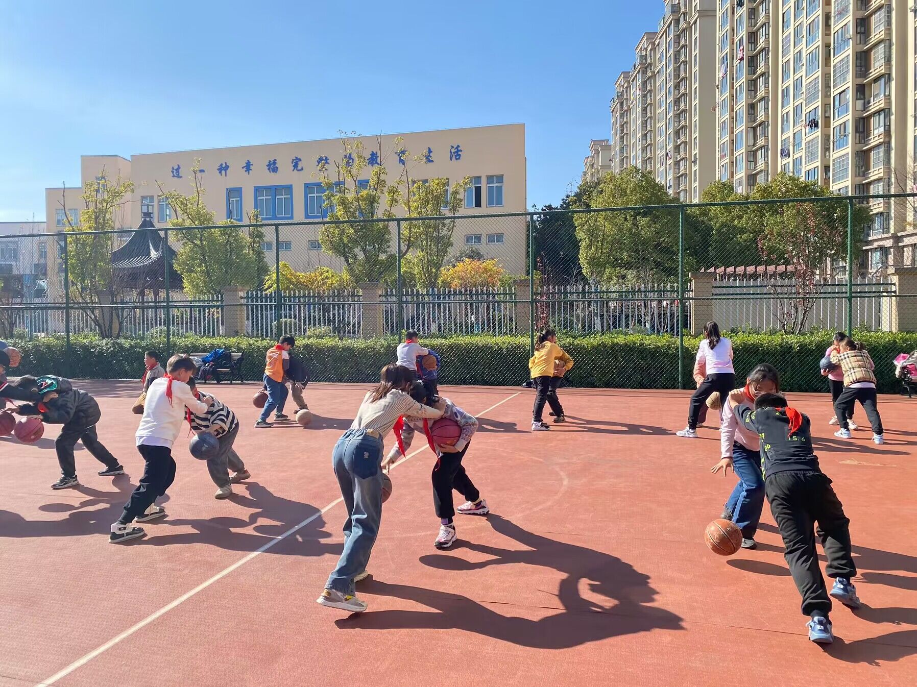 【星光摄小】结构化教学视角下小篮球组合技能教学探究——摄山星城小学体育组校本研修活动