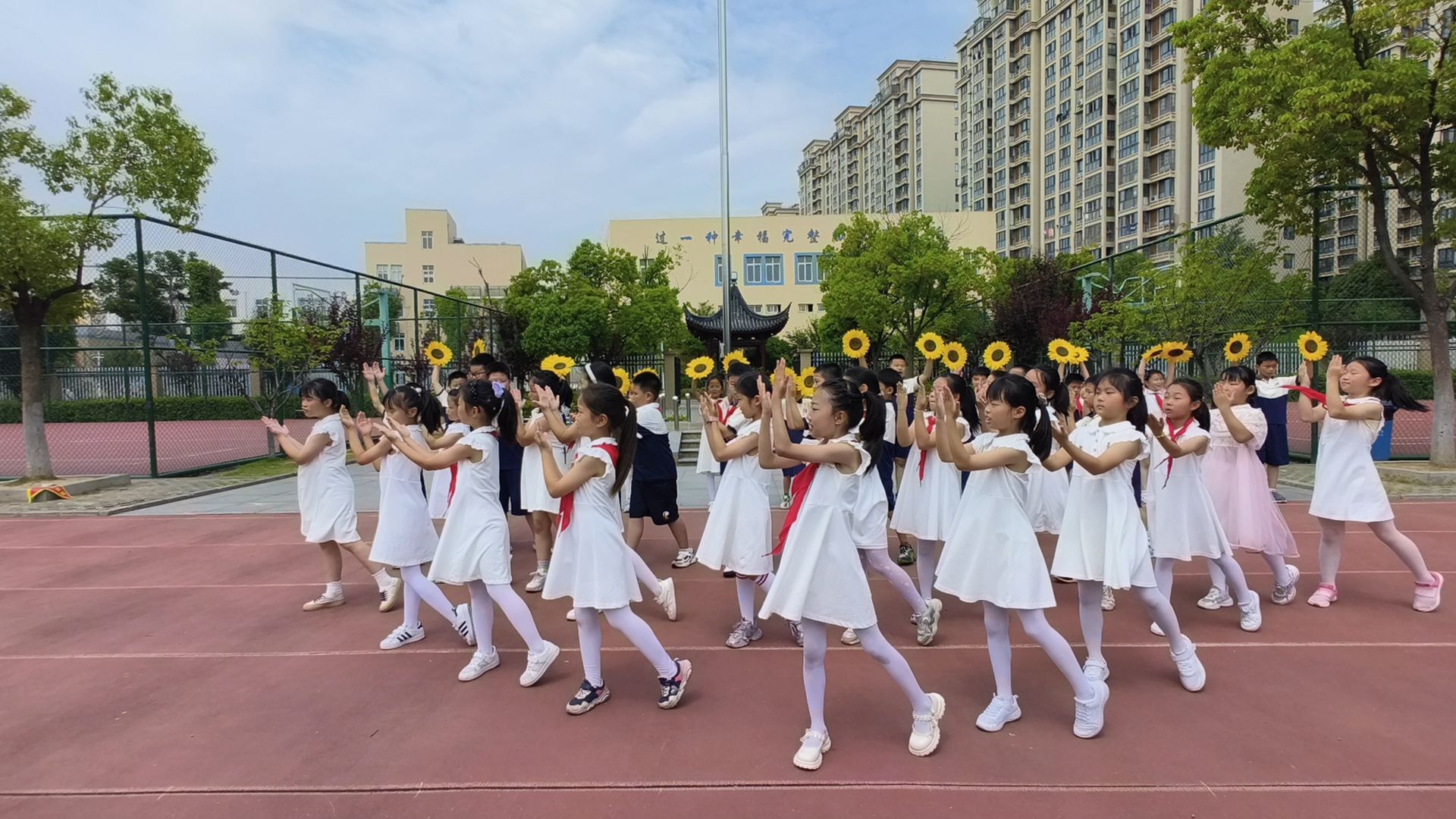 【星光摄小】展现自我，放飞理想—摄小天佐路校区第18周升旗仪式系列报道