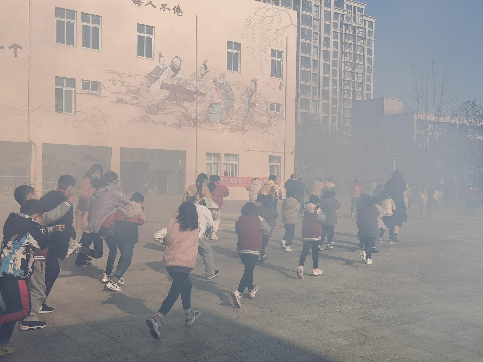 学生应急疏散.jpg