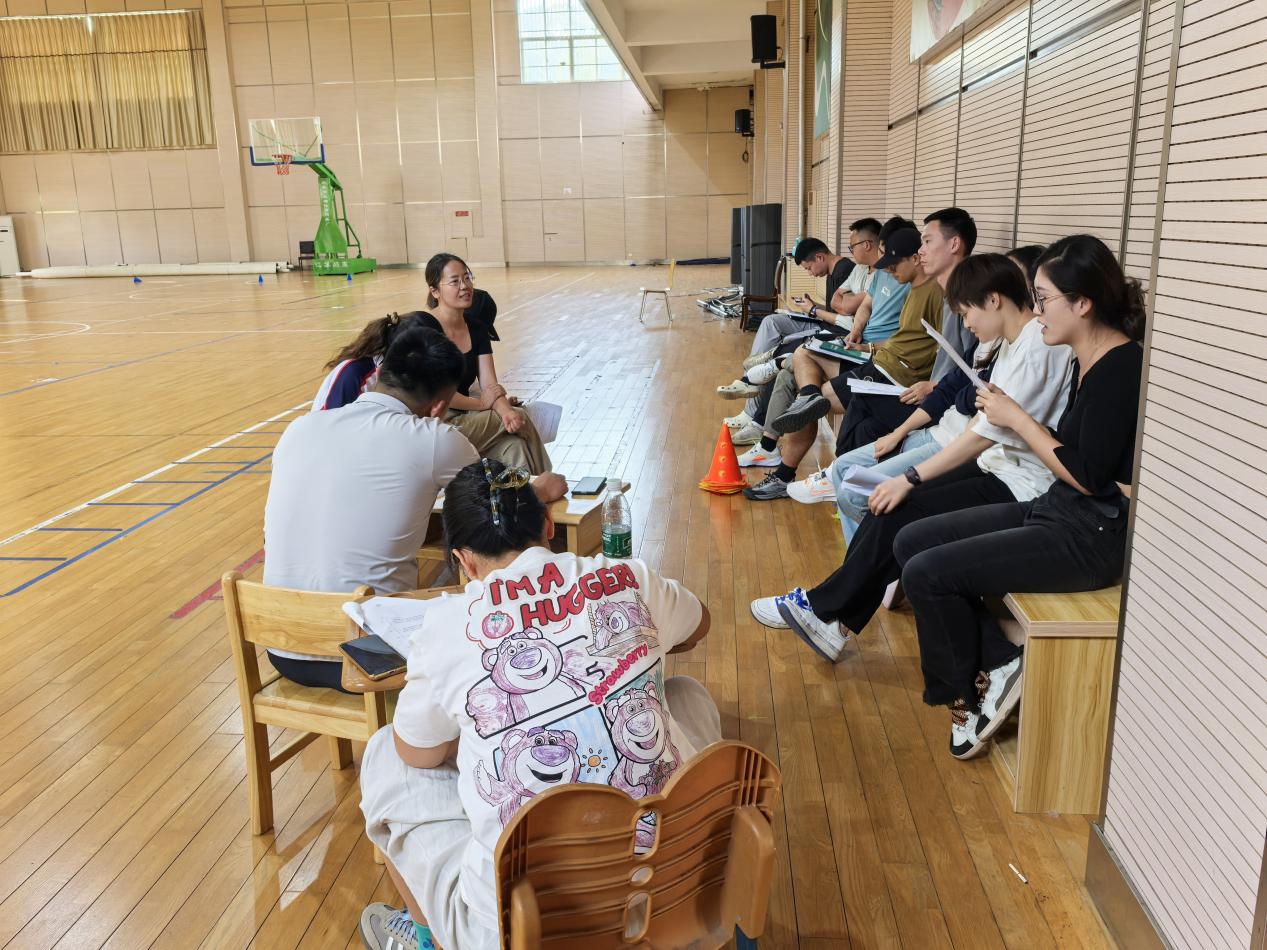 小教研，大思路——体育组教研活(1)_html_5ec1059f.jpg