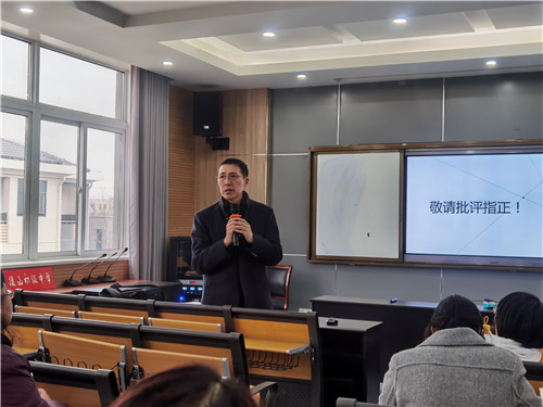 11徐老师讲话.jpg