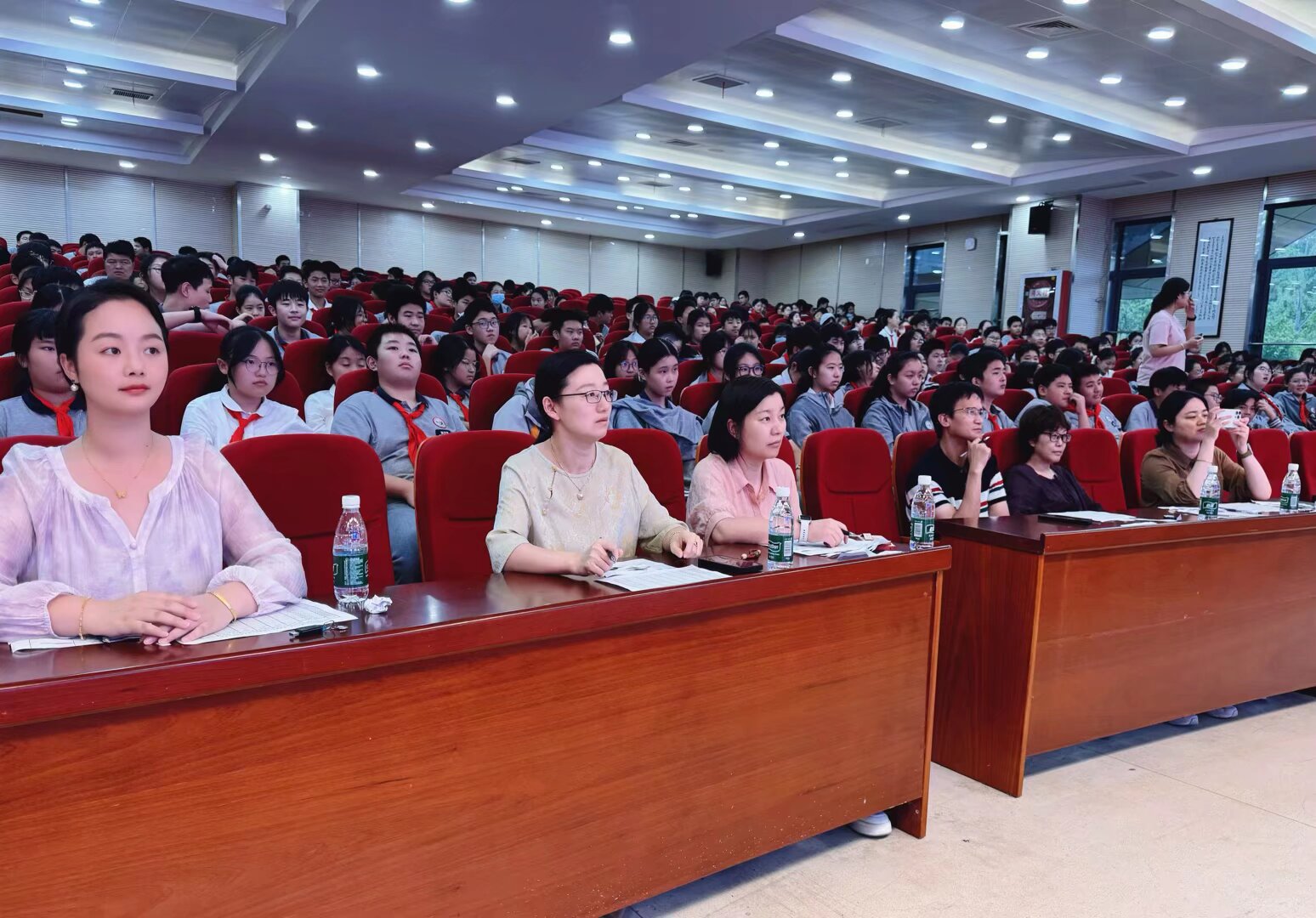 评委.jpeg 评委.jpeg